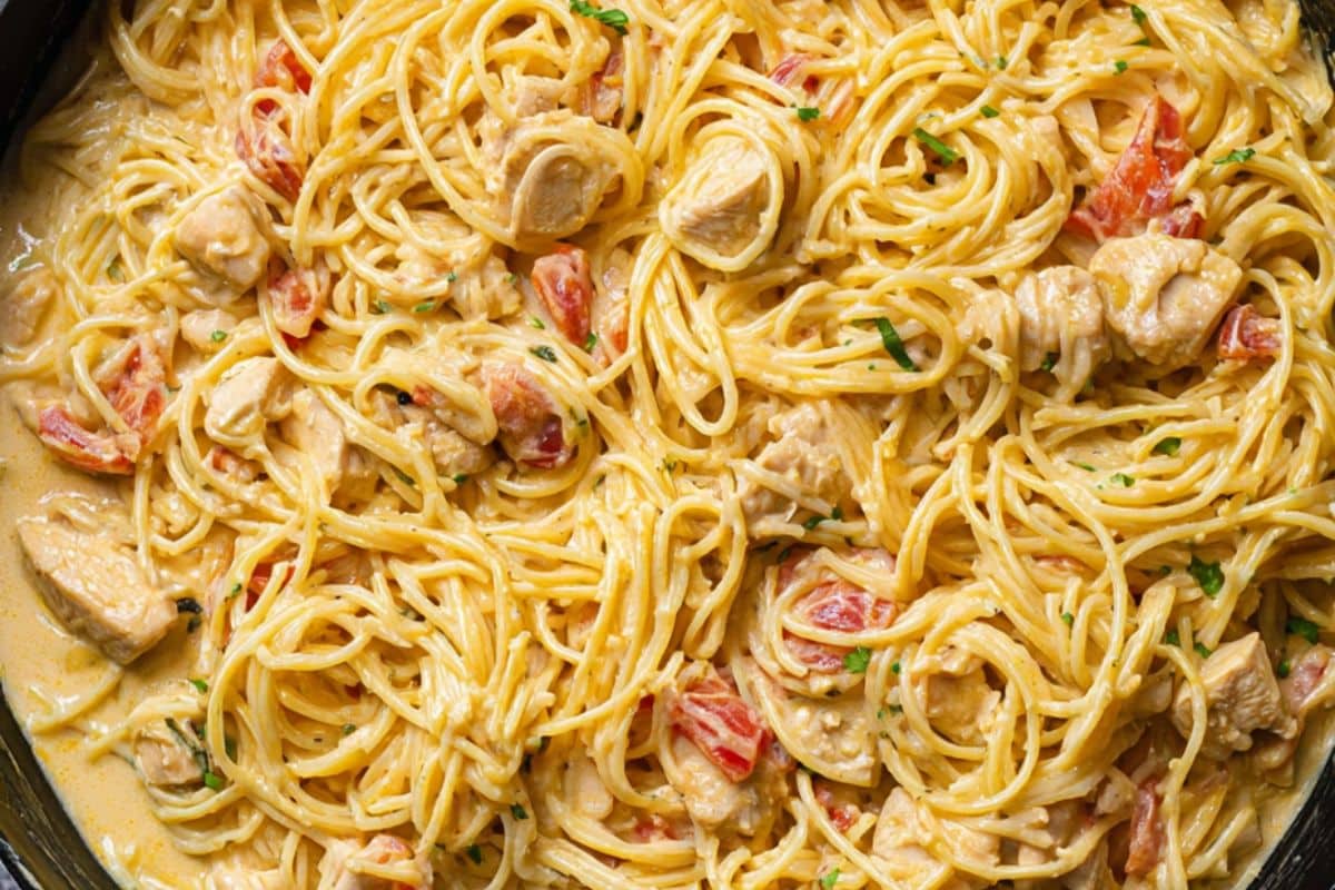 Chicken Spaghetti Recipe (Creamy, Cheesy & Ready in 30 Minutes)