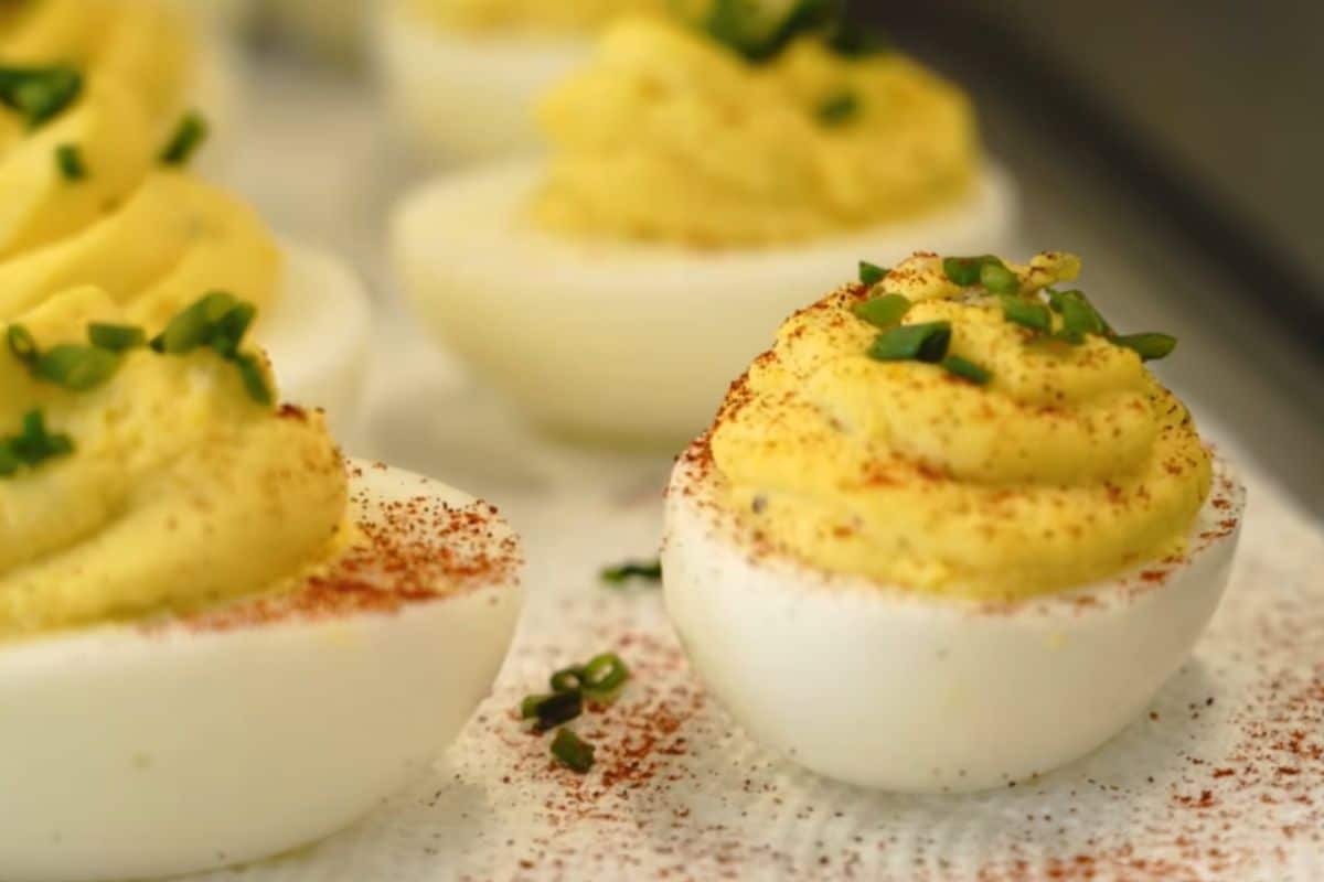 Classic Deviled Eggs – Easy, Creamy, and Ready in 30 Minutes