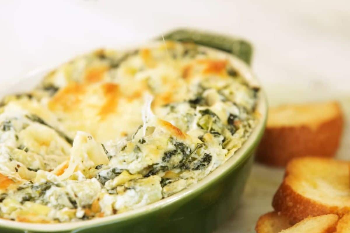 The Best Creamy Spinach Artichoke Dip
